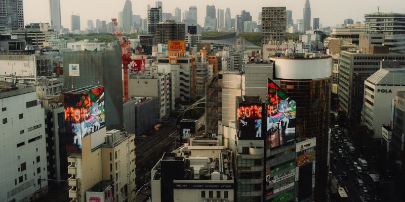 谷歌在线地图卫星视图截图示意，展示城市建筑群鸟瞰角度，高分辨率可见道路网格与绿化带